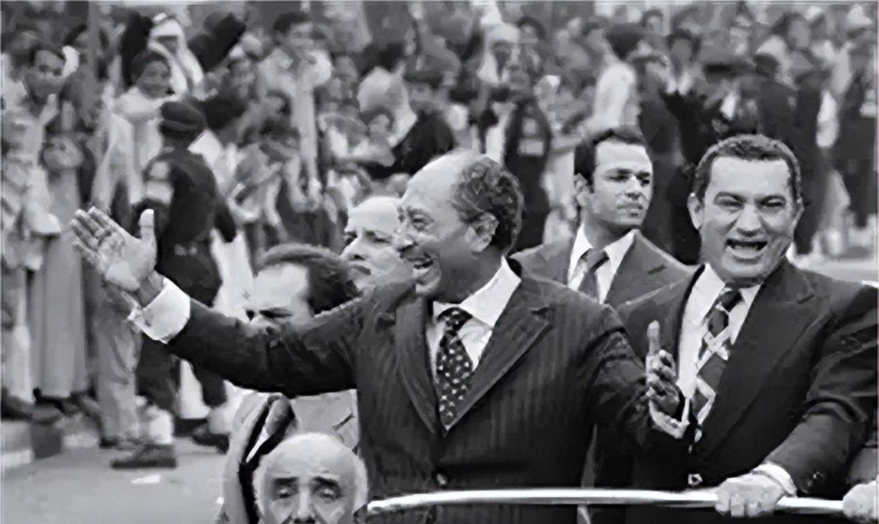 1981年,埃及总统萨达特在阅兵式上身中34枪,临死前说:不可思议_纳赛尔