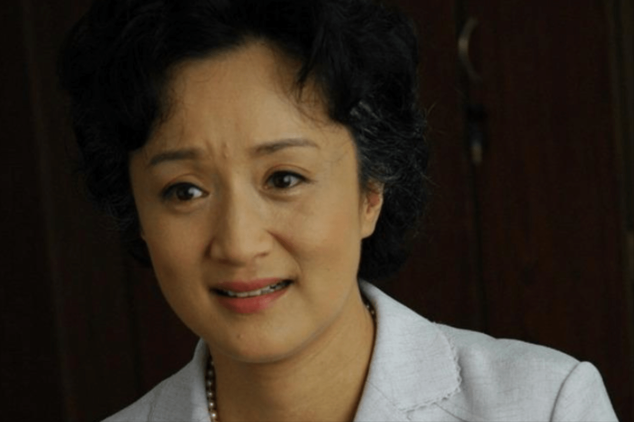 无儿无女的演员杨昆养老现状:直播卖不出去货,62岁退休金仅2500_丈夫