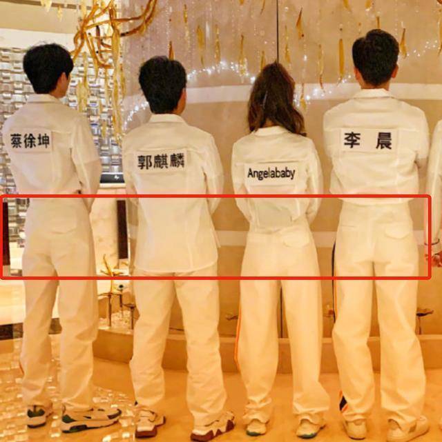 《跑男》再发官宣照:郭麒麟与蔡徐坤站一起,腿长一比好尴尬!