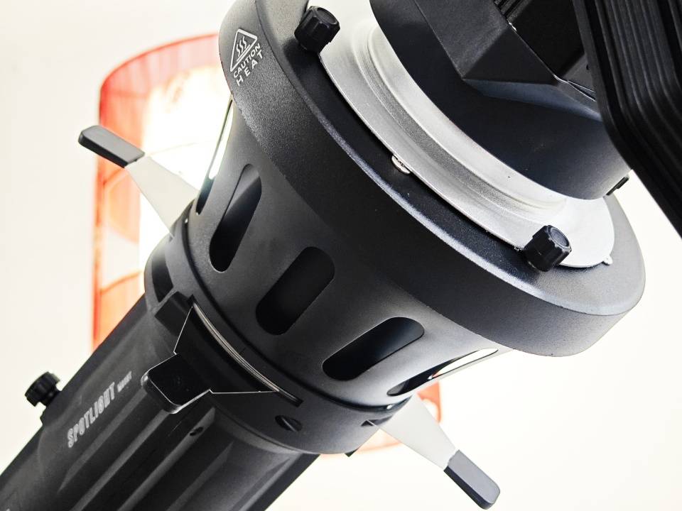 喜欢摄影一定要整一个纽尔聚光筒,有了它我们就可以随意雕刻光线,速出大片!