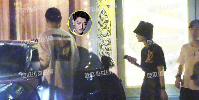 但是,摄影师仔细对比了这两人,与疑似黄子韬女友的