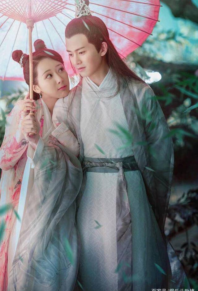 一向照顾年轻一代的何炅也表示:任嘉伦非常粗鲁,不尊重.