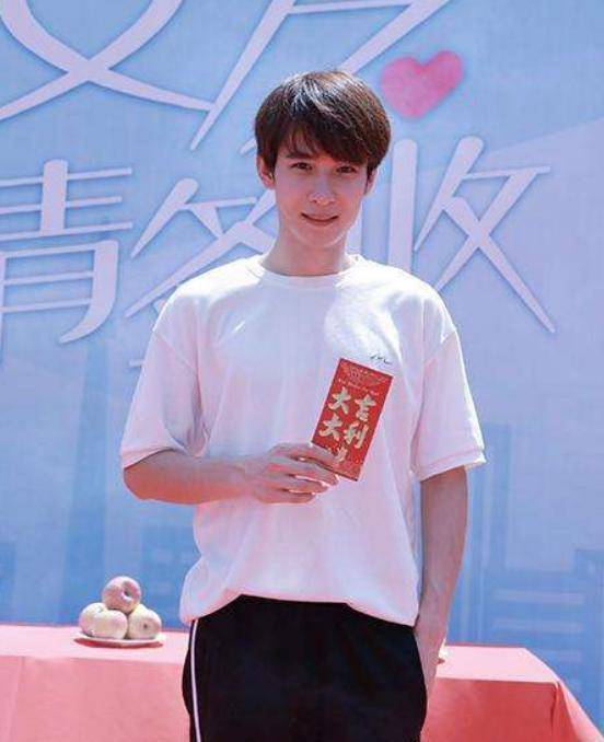 但是也是一些让观众比较认可的演员,比如男一号是饰演海兰察的王冠逸