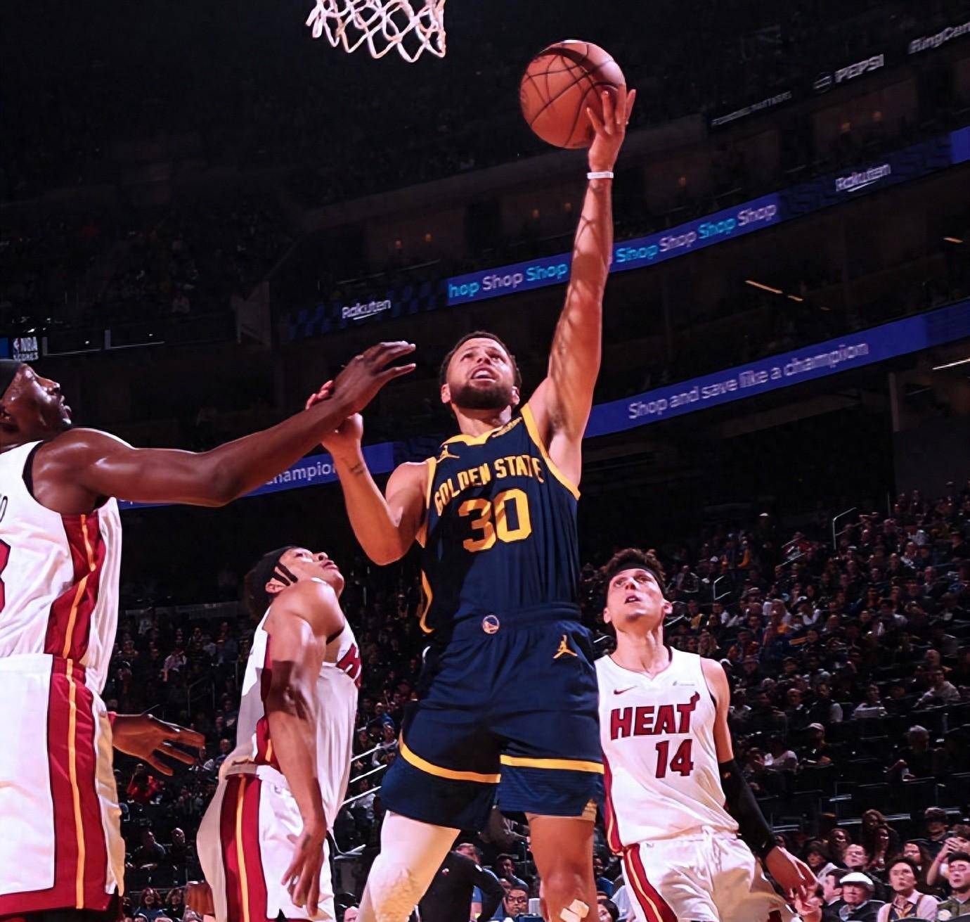 水花拿下26分!勇士队要输给热火队,科尔无计可施_比赛_库里_犯规