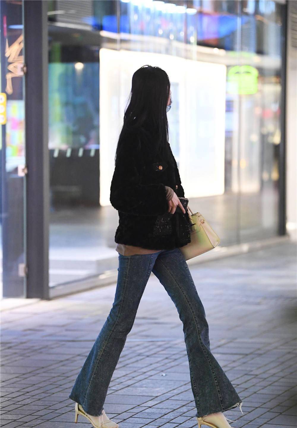 冬季里穿着凉鞋,有粗跟和细跟,搭配袜子保暖还个性_黑色_款式_女士