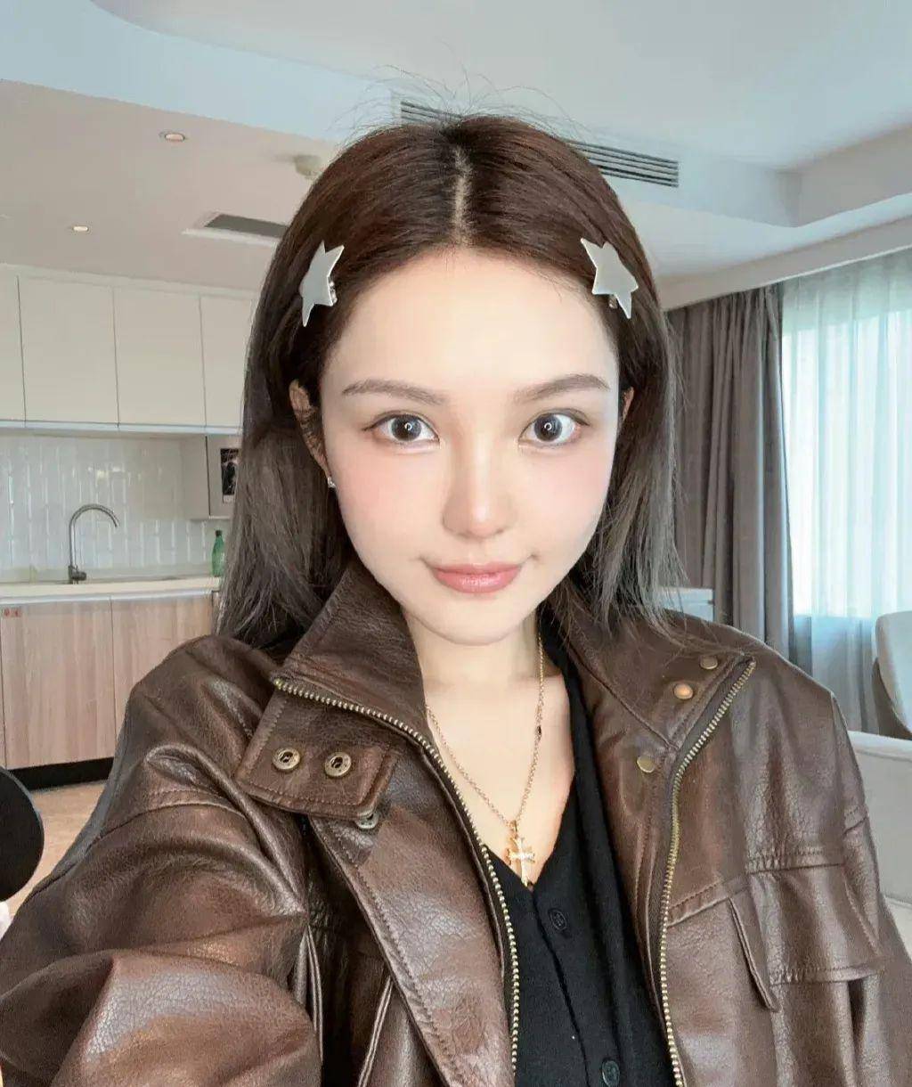 周扬青不画长眼线清纯无敌,换上泳装却火辣惊艳,真的很有魅力_时尚