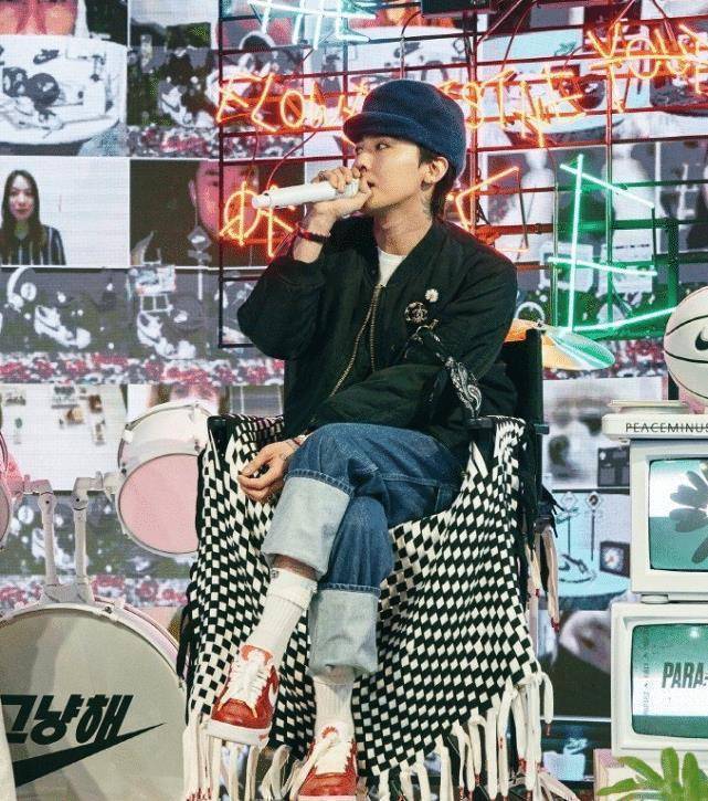 别再追捧匡威了,权志龙穿"姨妈耐克"酷帅炸,意外成00后最爱_时尚_造型