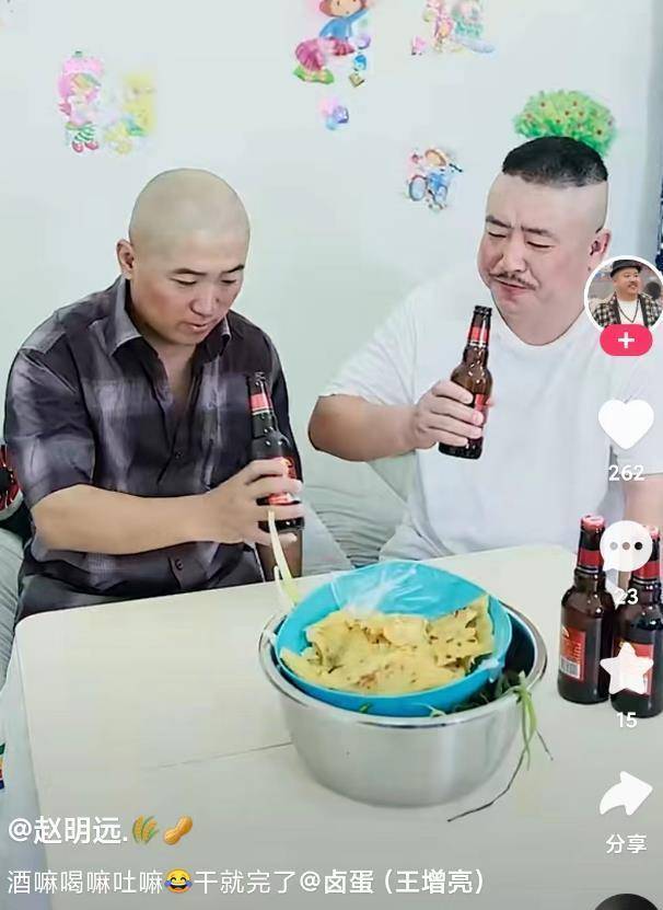 曾遭网暴,去世前3天喝酒吃螃蟹_赵明远_王小利_因为