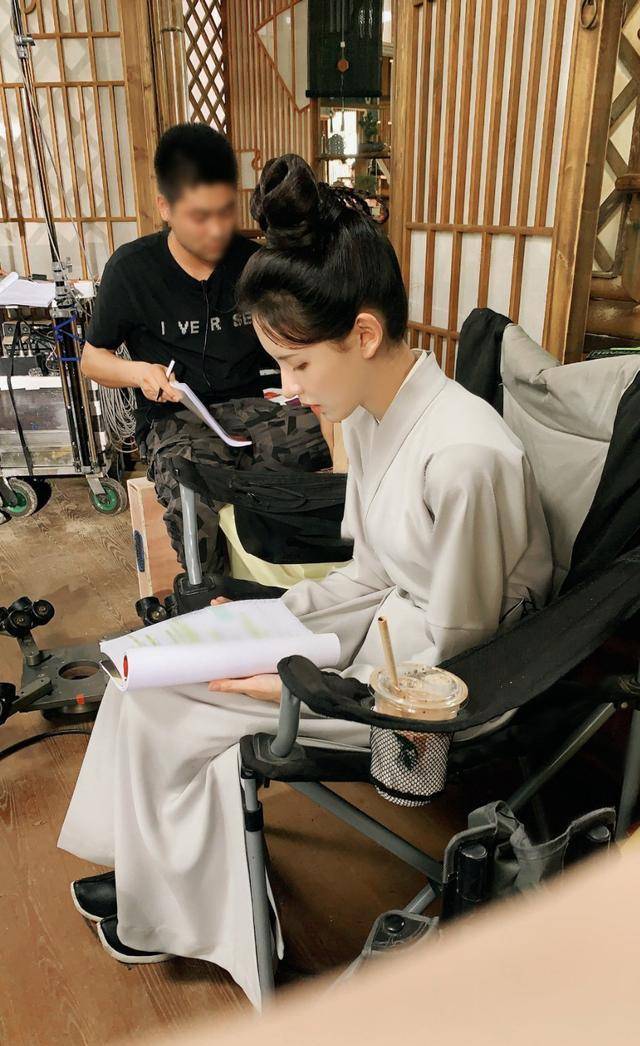 张予曦在片场做这些?网友:难怪大家都喜欢她!_演技_王一博_刘诗诗