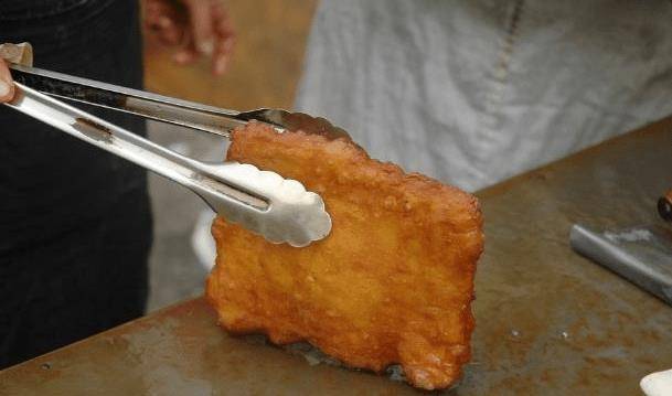 看似没什么的"炸老虎",咬开后有秘密,难怪济南人一大早排队买_早餐