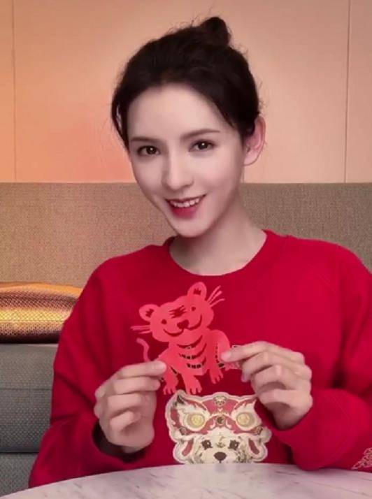 成毅无缘春晚,但新年终于换了新造型_琉璃_红包_袁冰妍