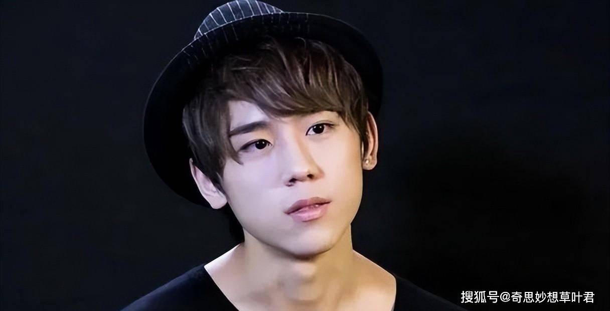 姜涛,被称为港圈的"蔡徐坤",最早是参加过"快乐男声2017".