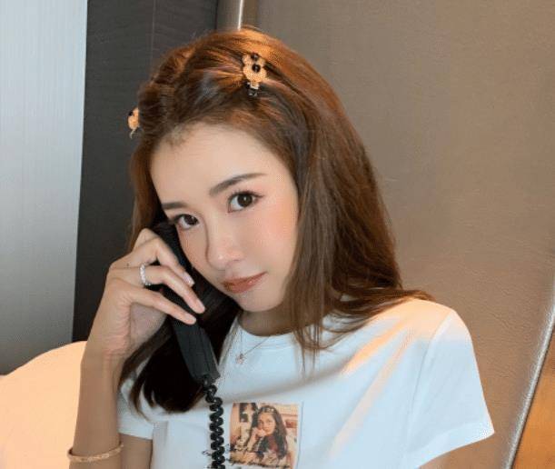 陈赫晒两个女儿,2岁妹妹"包子脸"很萌,38岁张子萱素颜超年轻_安安和