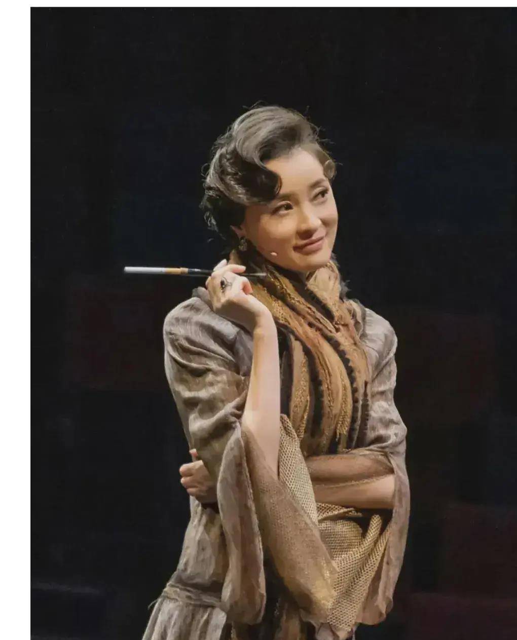 "吴越:婉约高雅,国风旗袍尽显魅力"_生活_红色_气质