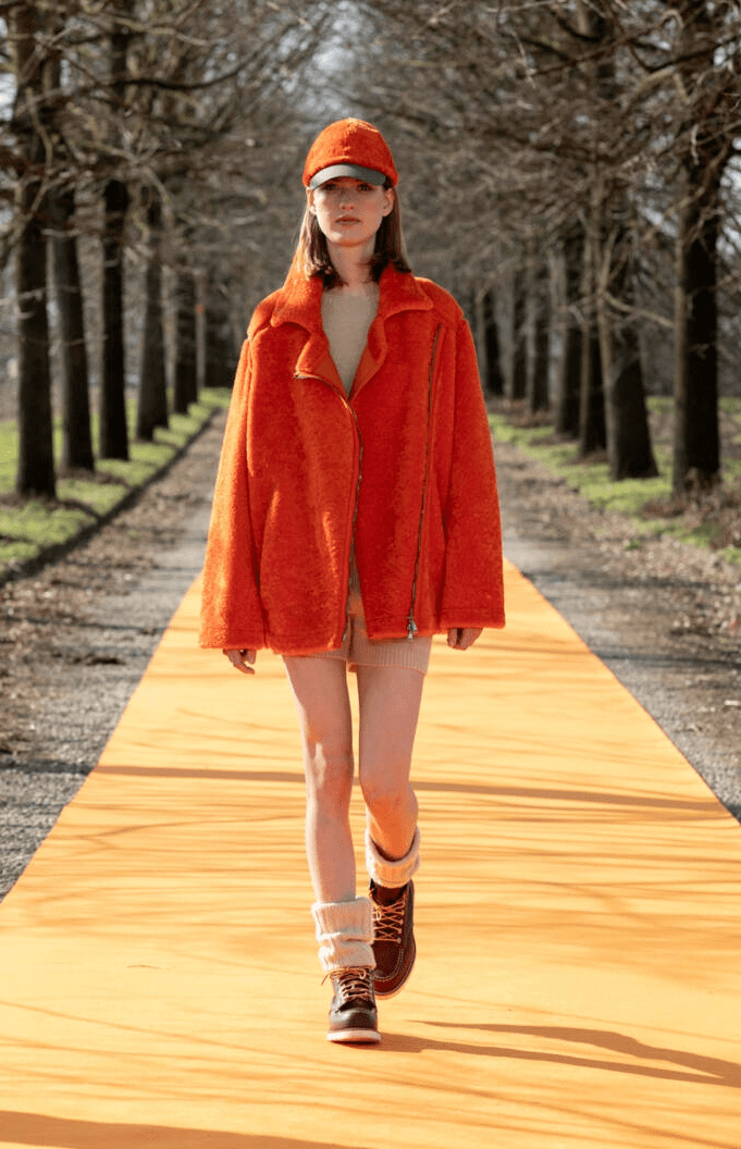 冬天橘色大衣穿搭示范,太温暖了_活力_整体_氛围