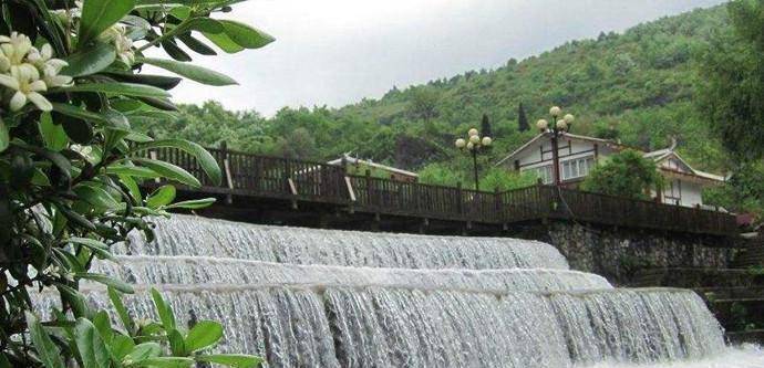 灌阳黑岩:位于广西桂林市灌阳县城北面的苏东村和小龙村之间,距桂林市
