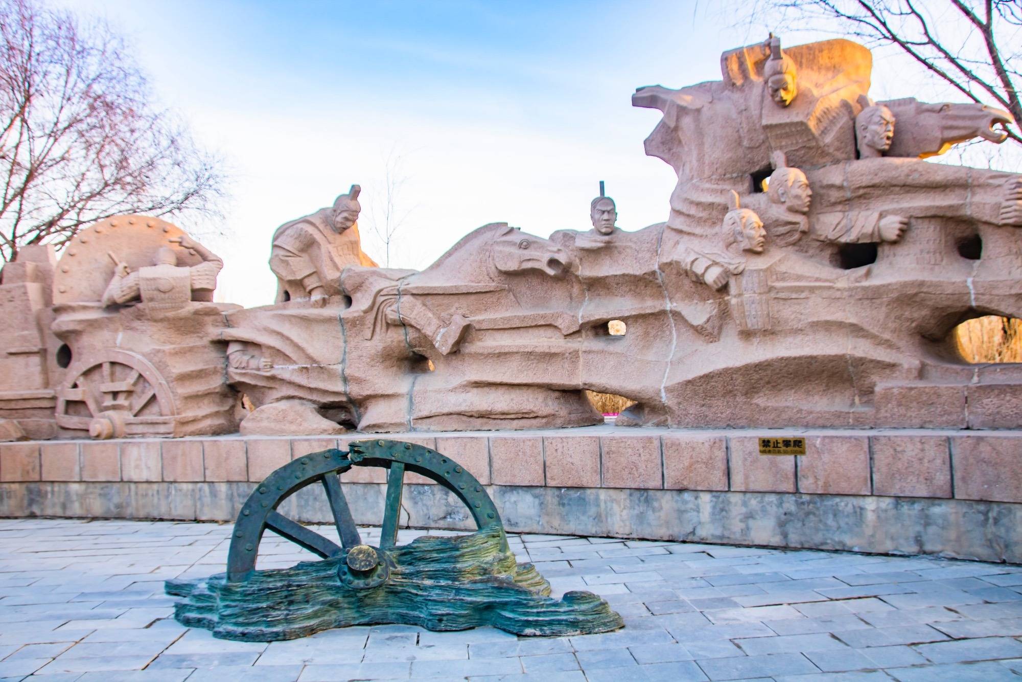甘肃酒泉西汉胜迹,已有2000多年历史,被称为中国第一座公园