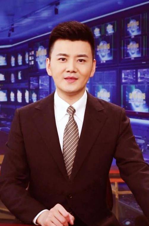 2011年,颜雨欣获得台湾新节目《朝闻天下》冠军.