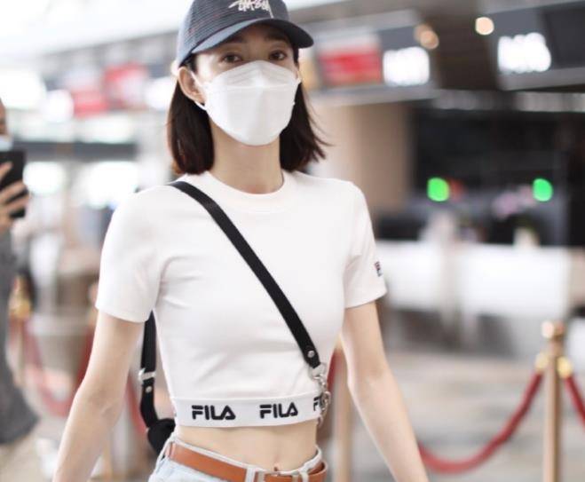 从王丽坤的机场图上看到她身上并没有多余的赘肉,虽然王丽坤的身高是