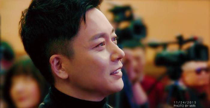 但是刘奕君很坚定,他找当时已经混的不错的张嘉译为自己说情,最终说服