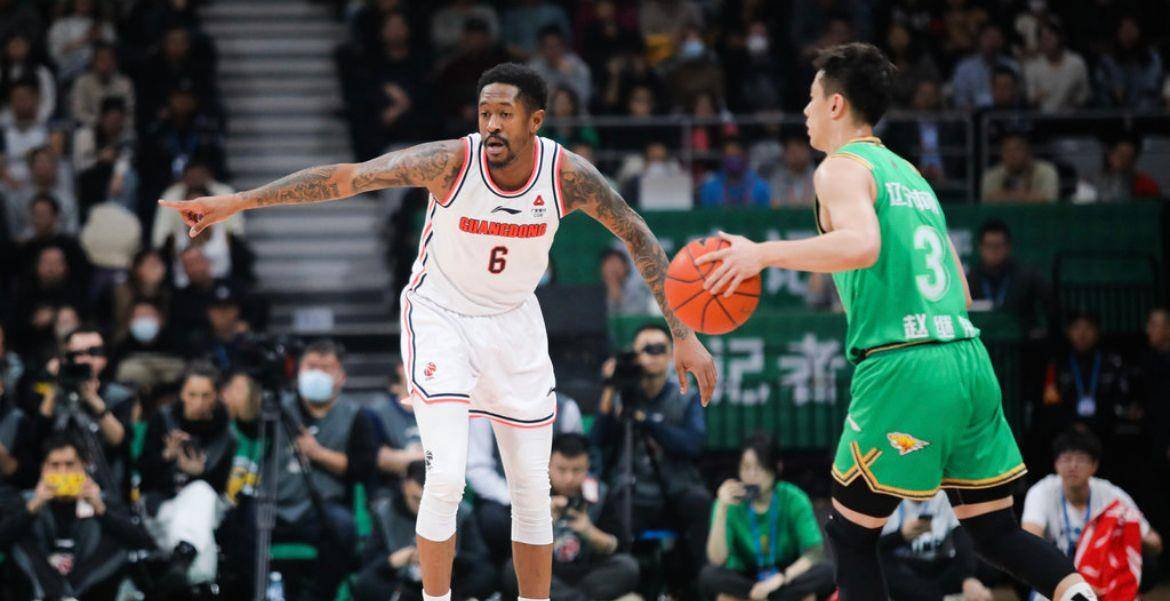 18-19赛季,马尚首次加盟广东.他在常规赛结束后加盟比斯利.
