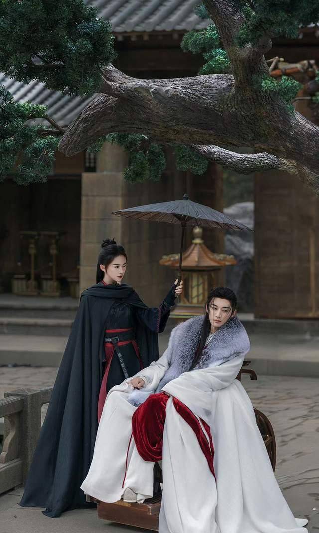 欢娱影视被骂倒闭,吴谨言已然出局,白鹿一年三爆也压不过某人_许凯