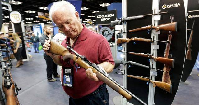 这才叫"真土豪",美国民宅"私藏军火库",一千多支枪两吨弹药_枪械_恩斯