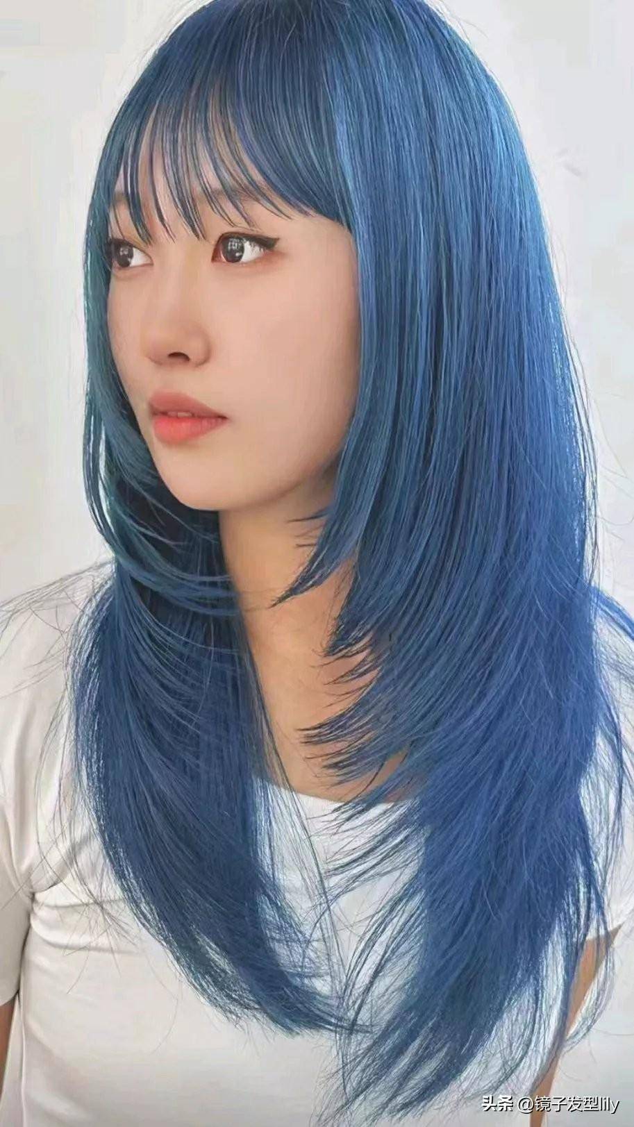 当下女性最流行的三种发型是全头卷发,动感短发和潮流发色_场合_时尚