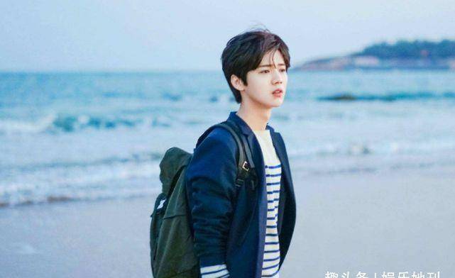 比起李易峰,杨洋等人来说,鹿晗更受网友的争议,他一度与杨颖一个排名