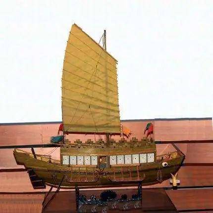 隋朝时期建造了巨型"  五牙"战 舰,舰上有五层舰楼,高达一百多尺,可载