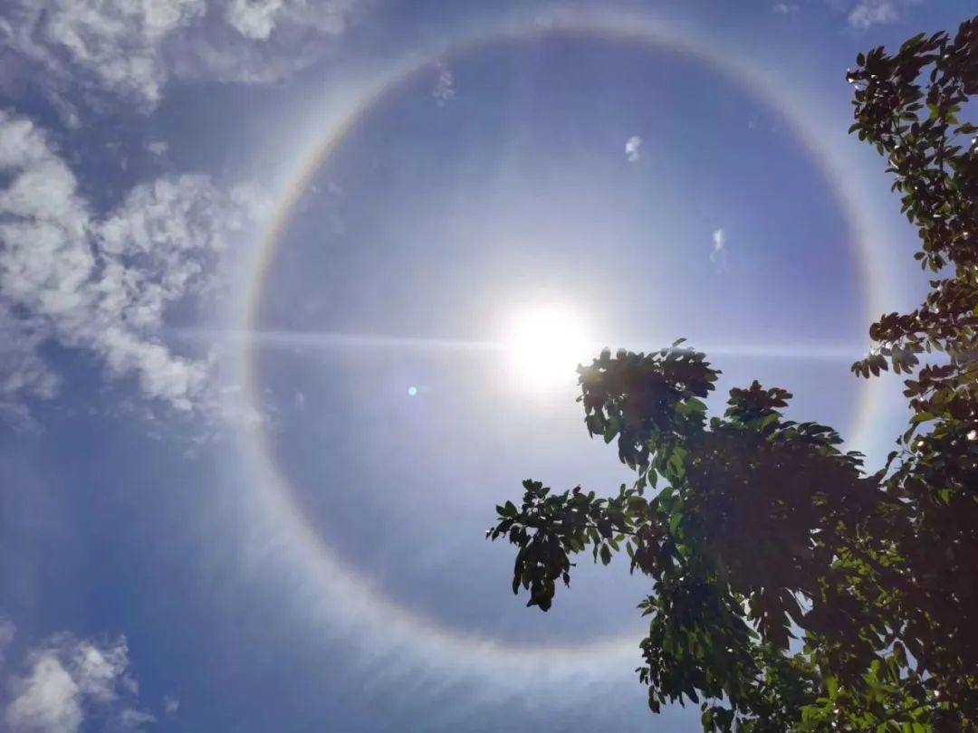 今天,西安天空惊现日晕!你被闪到了吗?