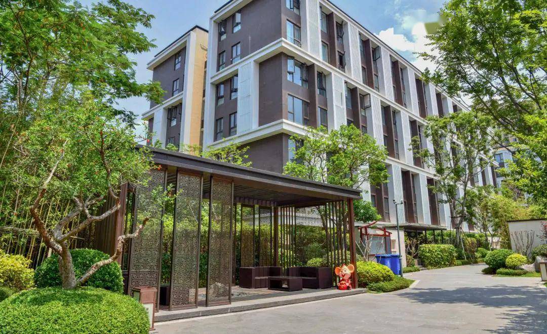 照耀着大地五月的春光是春暖花开龙湖·嘉屿城处处都是蓬勃向上的生机