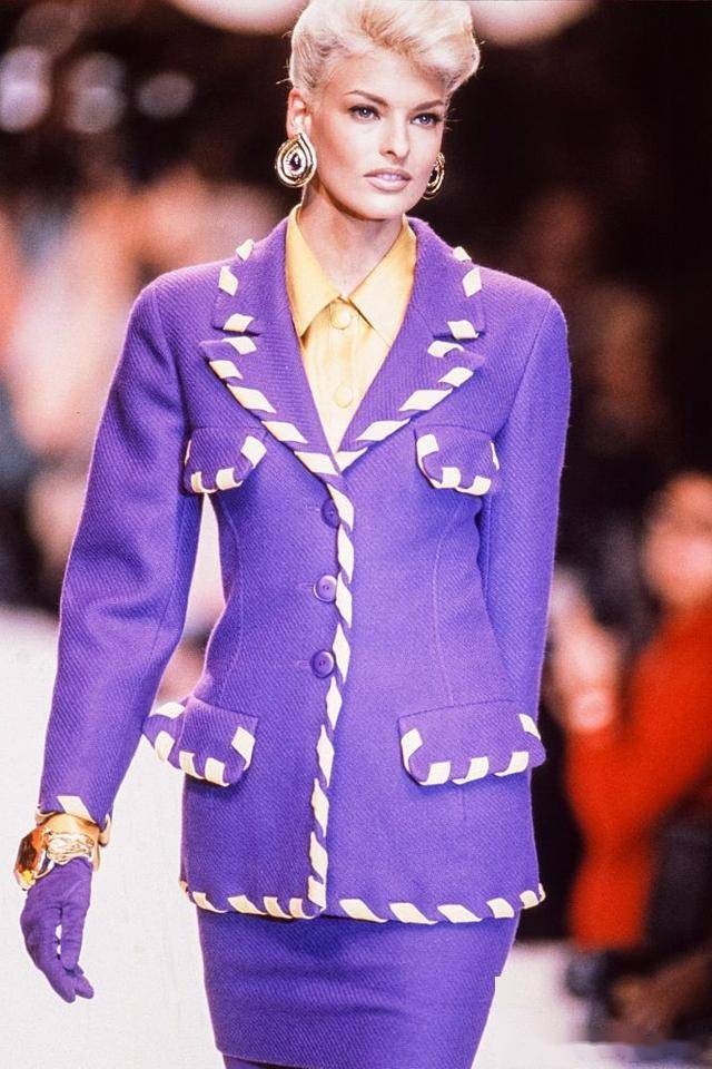 时尚界变色龙 加拿大90年代超模琳达·埃万杰利斯塔走秀高光时刻