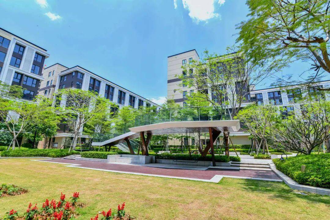 照耀着大地五月的春光是春暖花开龙湖·嘉屿城处处都是蓬勃向上的生机