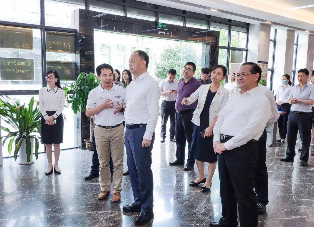 长沙市人民政府副市长邱继兴,雨花区委书记张敏,雨花区区长刘素月