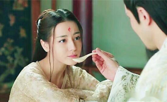 喝药的古装美人个个美成了天仙李沁的却像是毒药