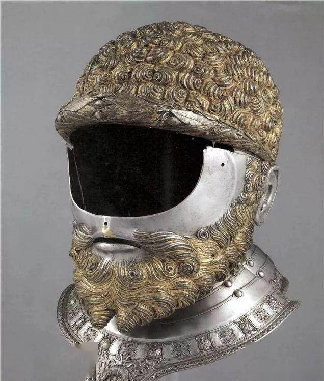 封闭式头盔,在欧洲存续日久,早期时,多为鸟喙式,猴面式或风箱式米甲