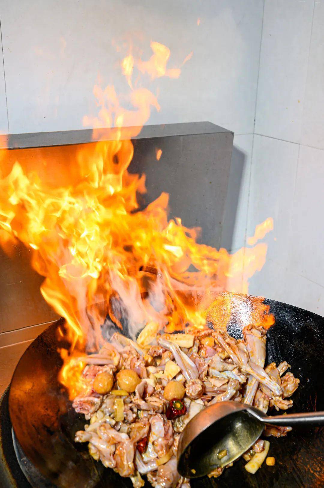 99元抵100元北京路30斤铜蛙锅美蛙小龙虾牛腩4层肉