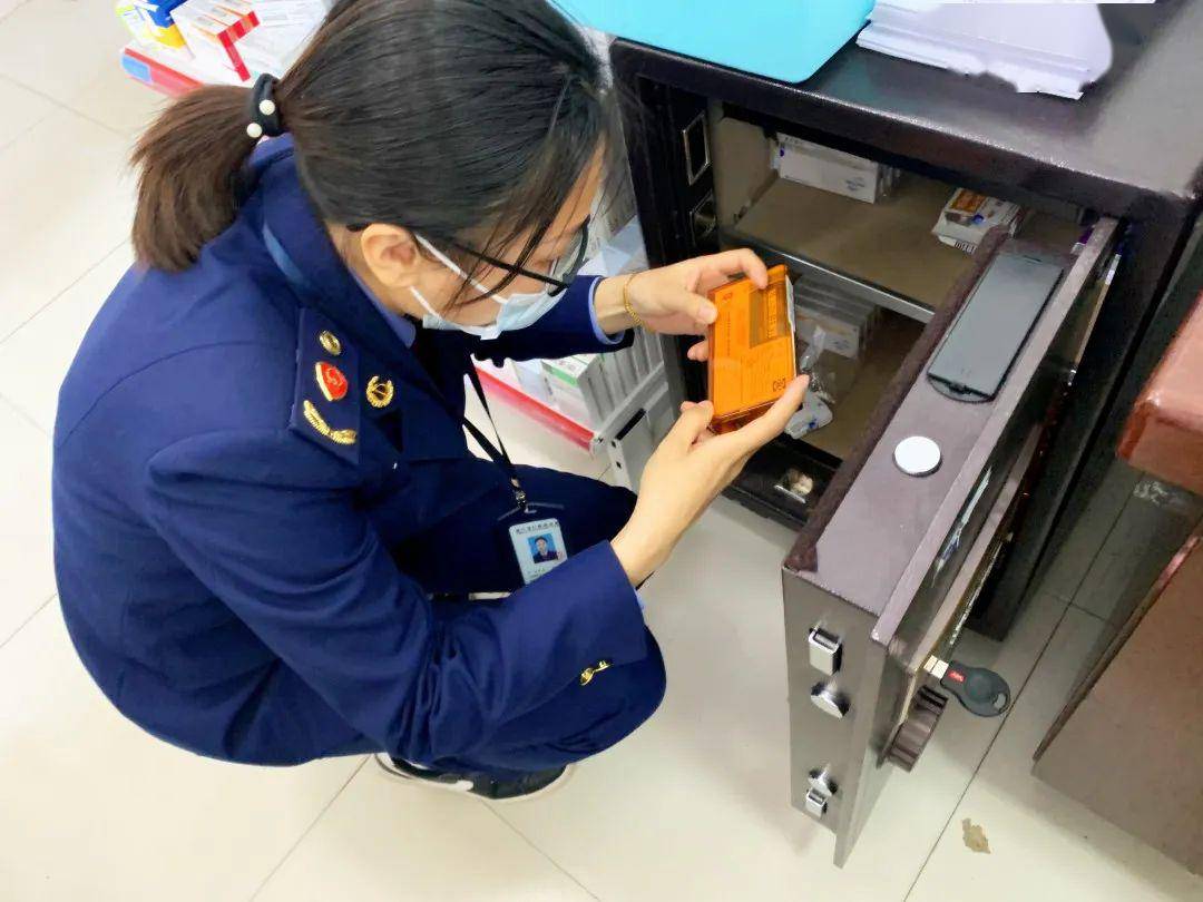 二是检查麻醉药品,精神药品是否落实专柜储存,专人管理,专册登记,实行