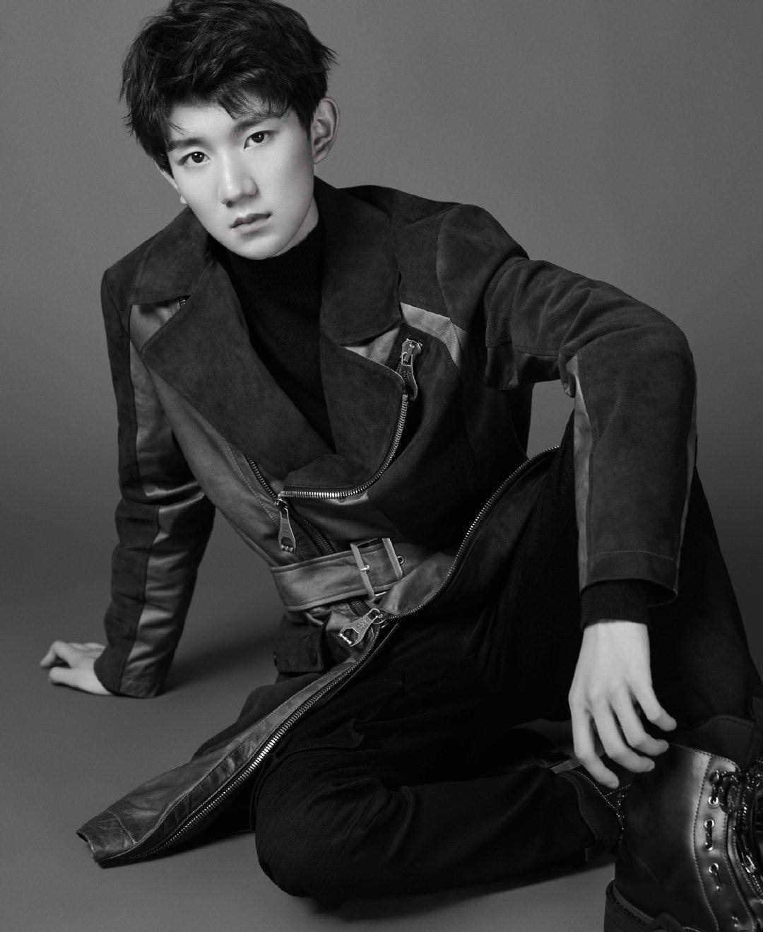 王源有质感的黑白照片,每一张都有着属于他的独特