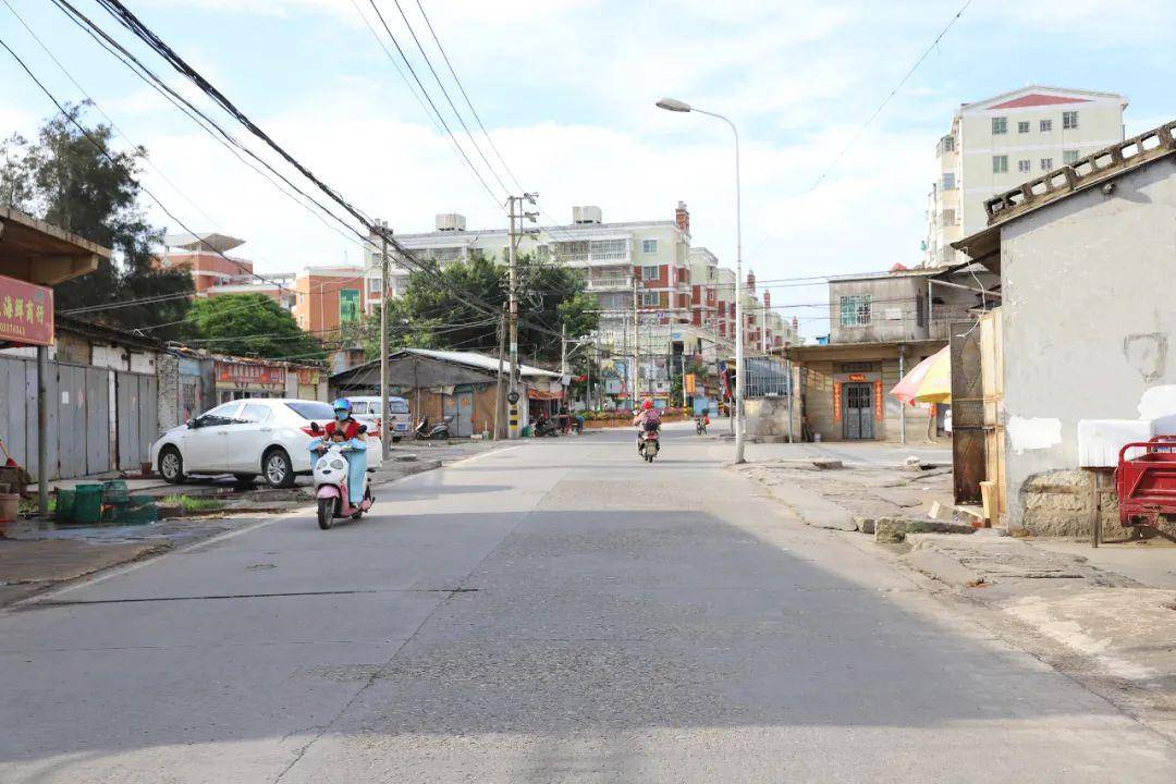 整改后的鱼仔街道路宽敞,路面整洁.