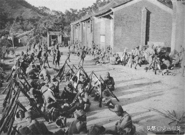 這張圖片是1938年,侵佔廣東虎門海口西岸大角炮臺的日寇坂田部隊.1/10