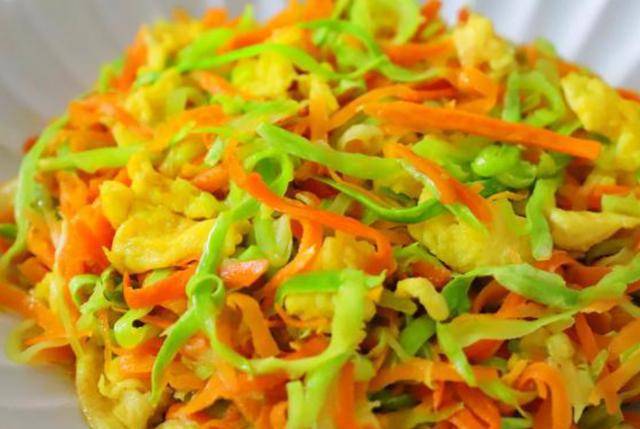 夏季清爽家常菜,西葫芦炒胡萝卜丝,凉拌菠菜蛋羹,下饭爽口