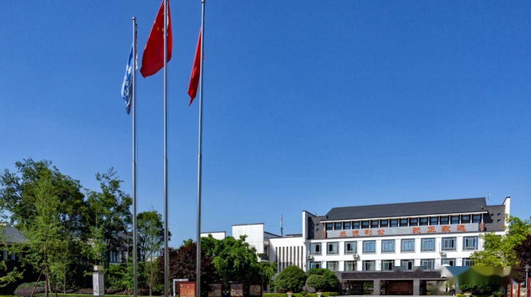 薪火相传因为这所学校曾治理湔江的文翁又让彭州千年石室弦歌不辍