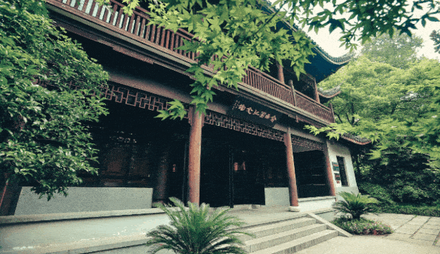 行到白沙堤尽处居然人尽识俞楼走进俞曲园纪念馆