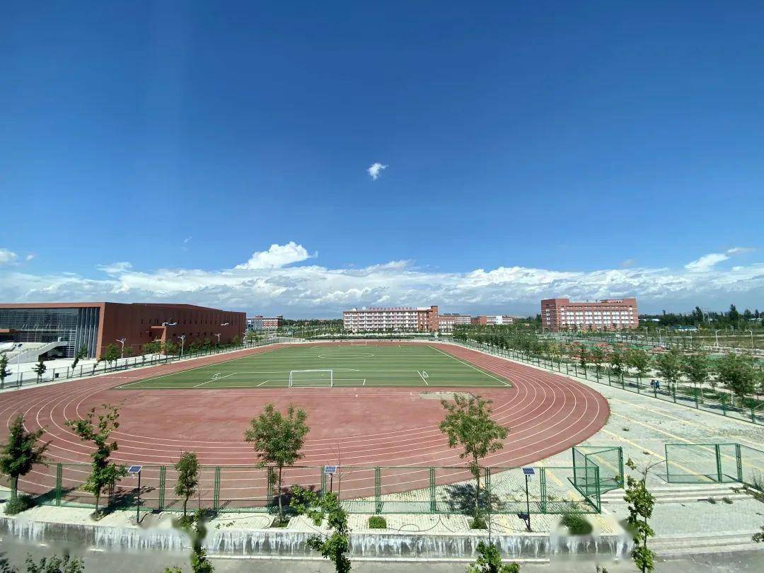 新疆伊犁丝路职业学院图片