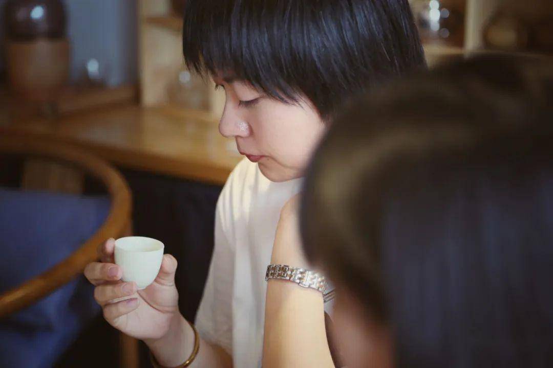 时间于茶,犹如时光于人,是沉淀的美好._张钦