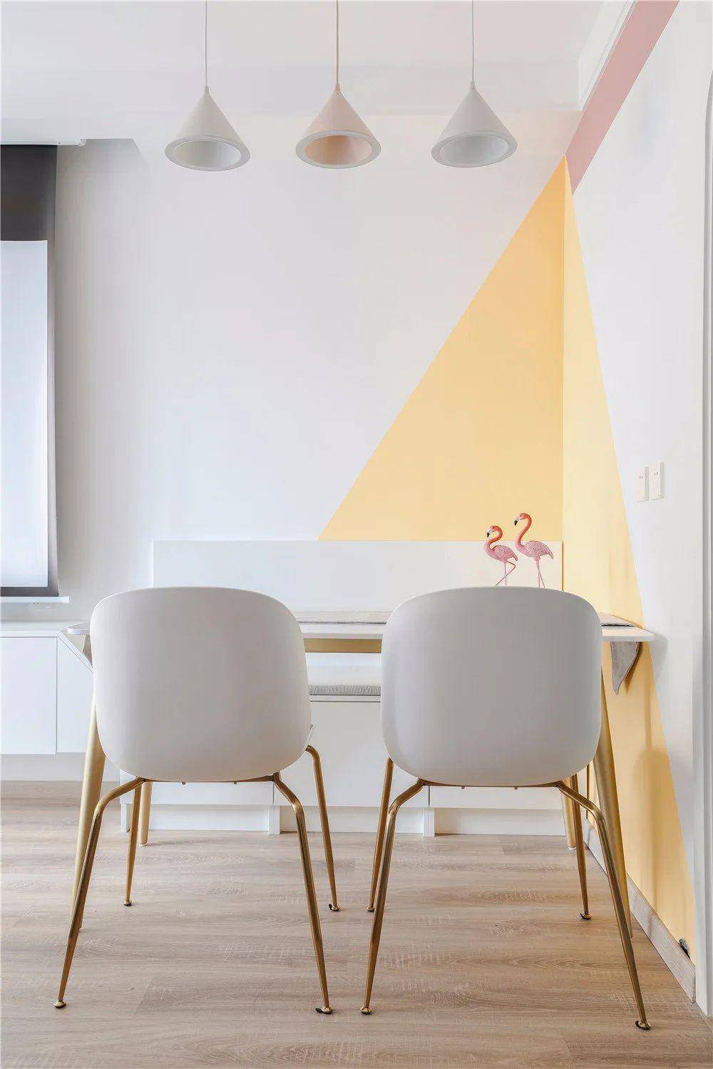 65㎡北欧风两居室灰粉灰蓝拼色墙太好看了