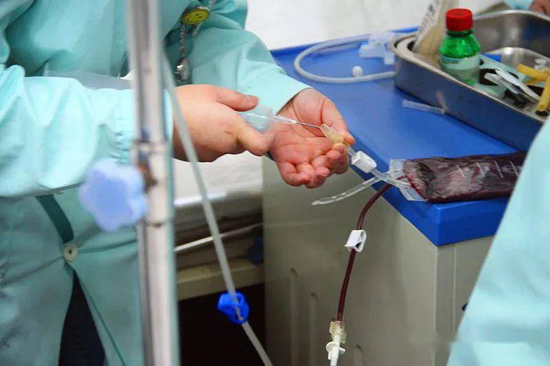 10骶管注射疗法骶管注射是通过骶裂孔,向椎管内硬膜外注射治疗药物.