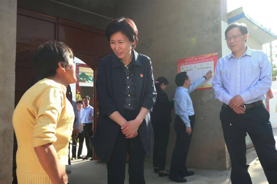 7 开封市市委书记侯红在通许县调研督导脱贫攻坚工作时强调 以见底